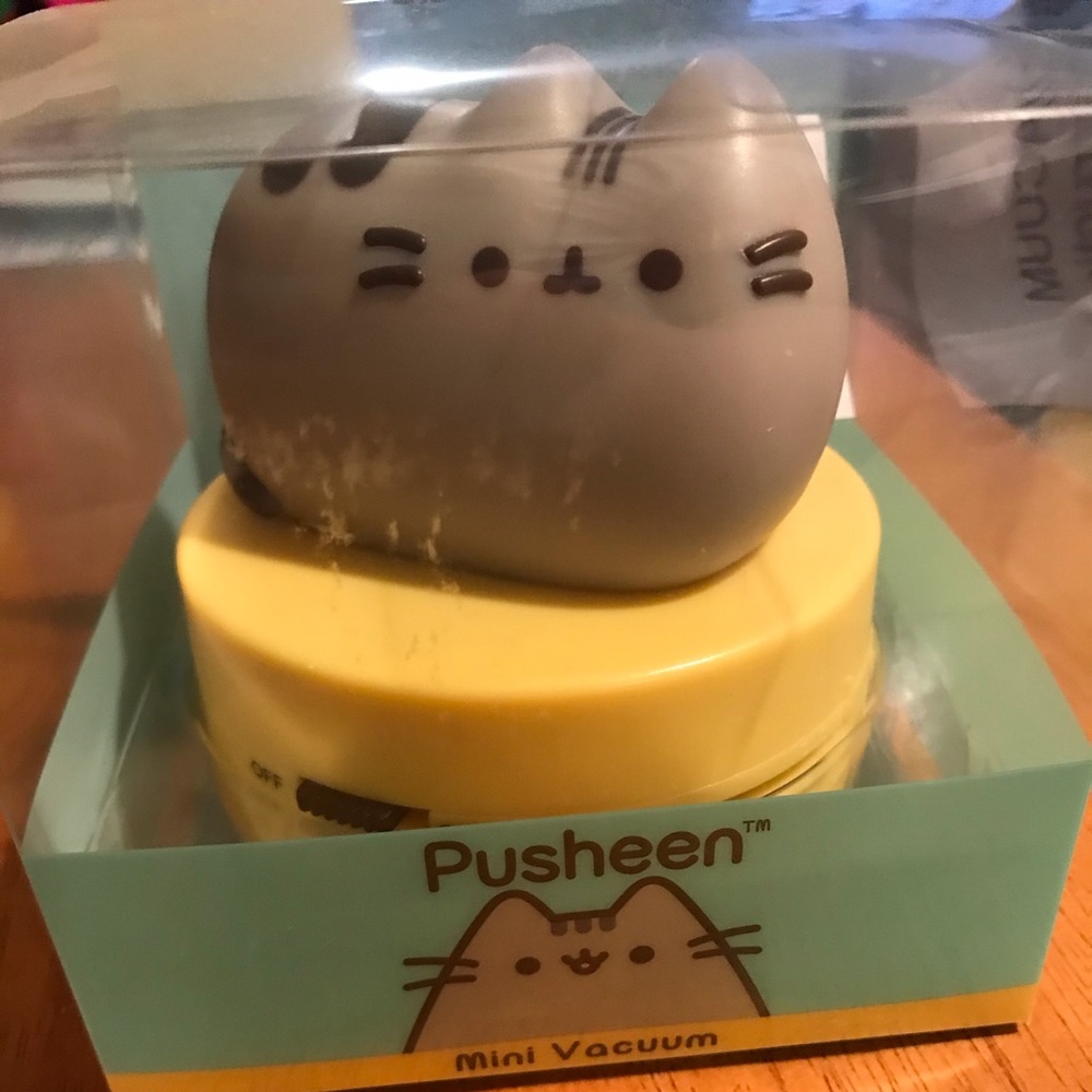 NIB Pusheen cat mini vacuum
